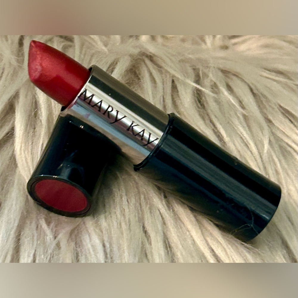 Mary Kay Gel Semi-Shine Lipstick ~ Red  ~ Full Coverage ~ Full Size ~ NWOB